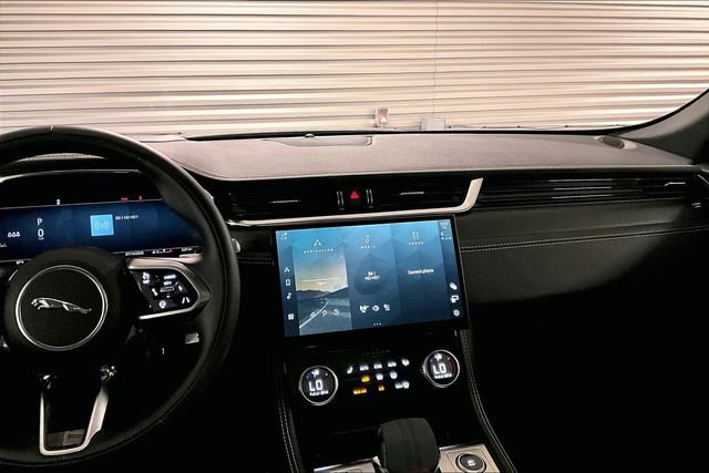 Certified 2025 Jaguar F-PACE R-Dynamic S image 5