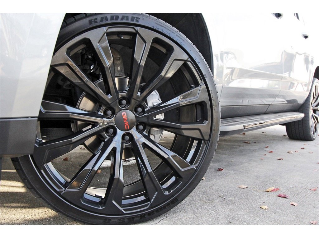 Used 2024 GMC Yukon XL SLE w/ Gmc Pro Safety Plus Package image 28