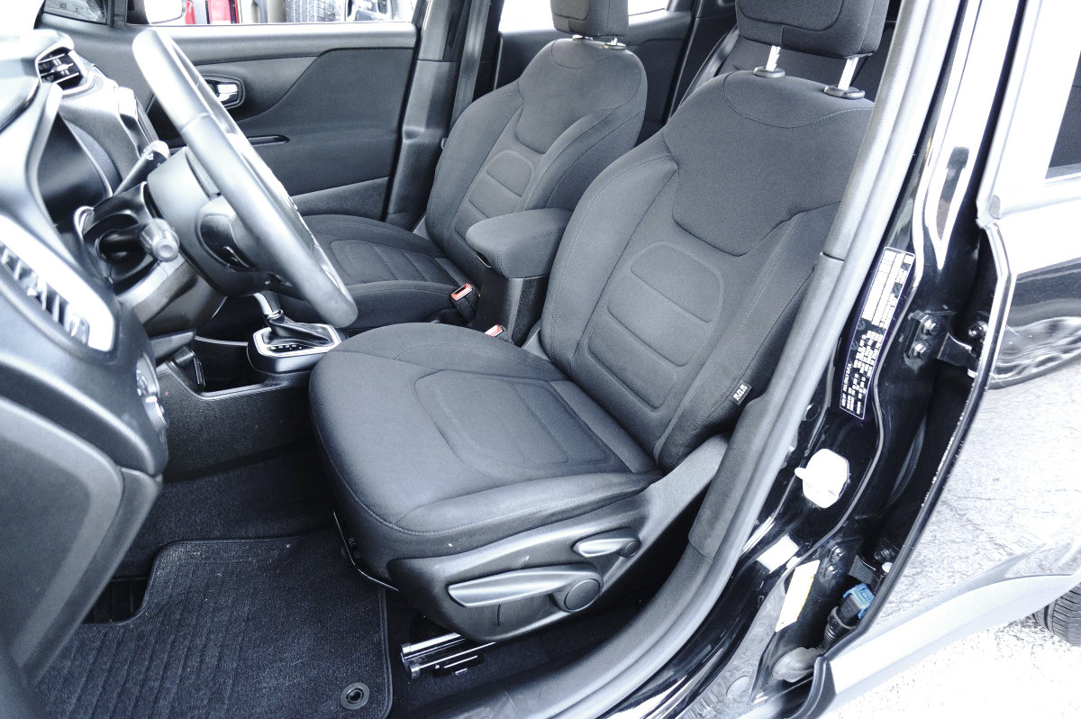 Used 2020 Jeep Renegade Latitude FWD image 13