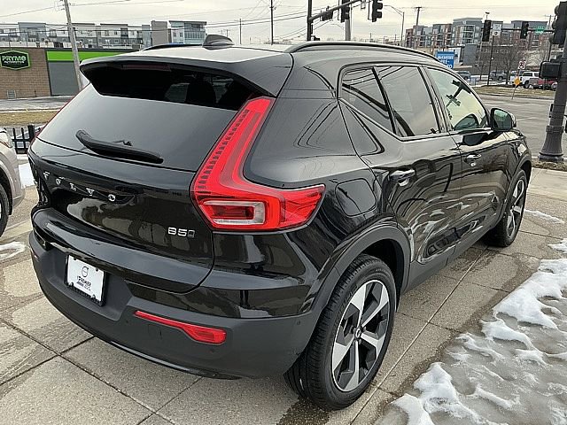 Certified 2025 Volvo XC40 B5 Plus image 6