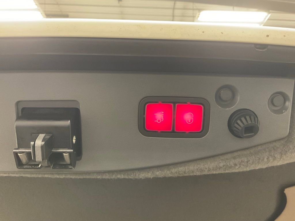 Used 2009 Mercedes-Benz SL 550 image 14