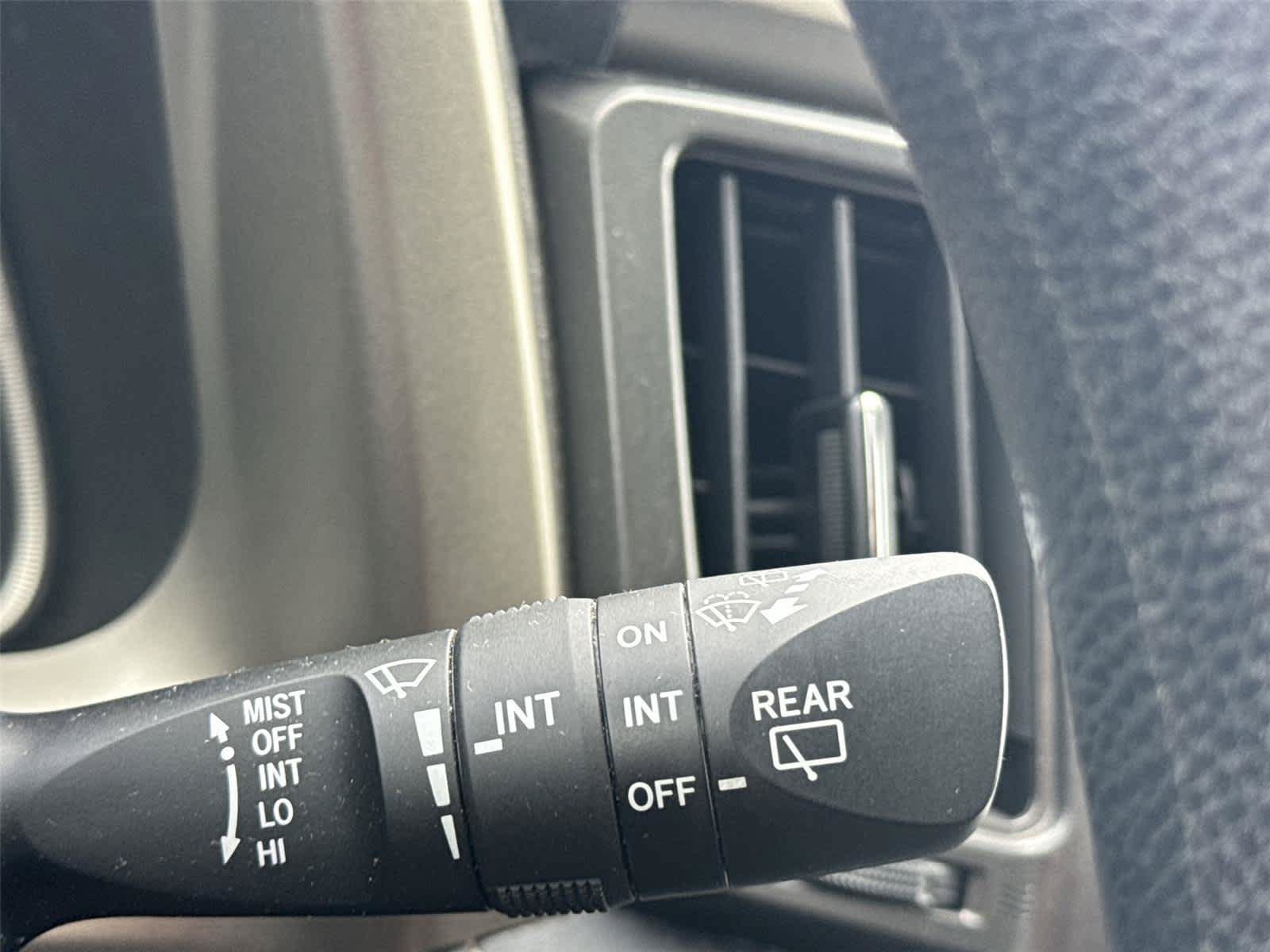 Used 2013 Toyota RAV4 XLE AWD/4WD image 21