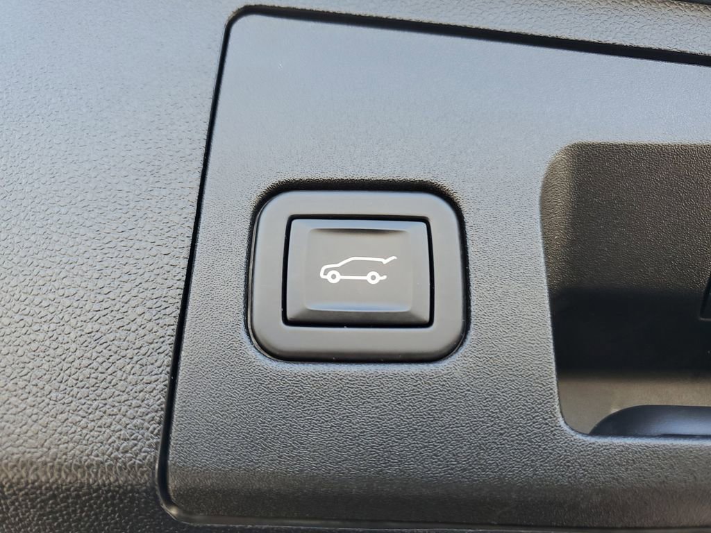 Used 2024 Cadillac XT4 Premium Luxury image 10