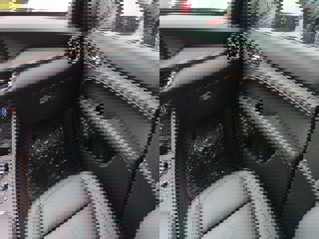 Used 2023 Alfa Romeo Stelvio Ti image 17