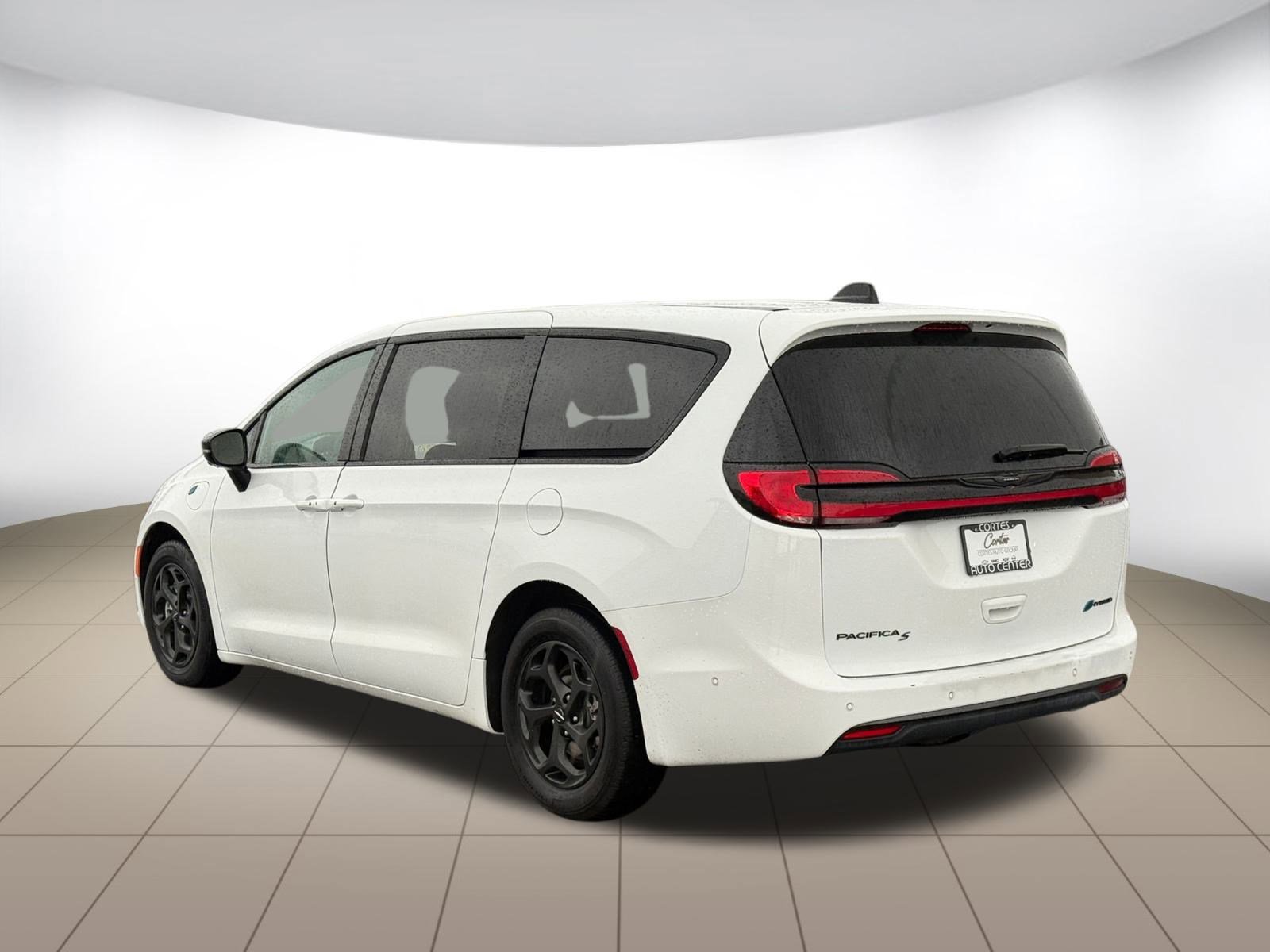 Used 2024 Chrysler Pacifica Limited FWD image 5