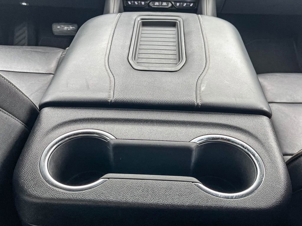 Used 2023 Chevrolet Suburban Premier image 22