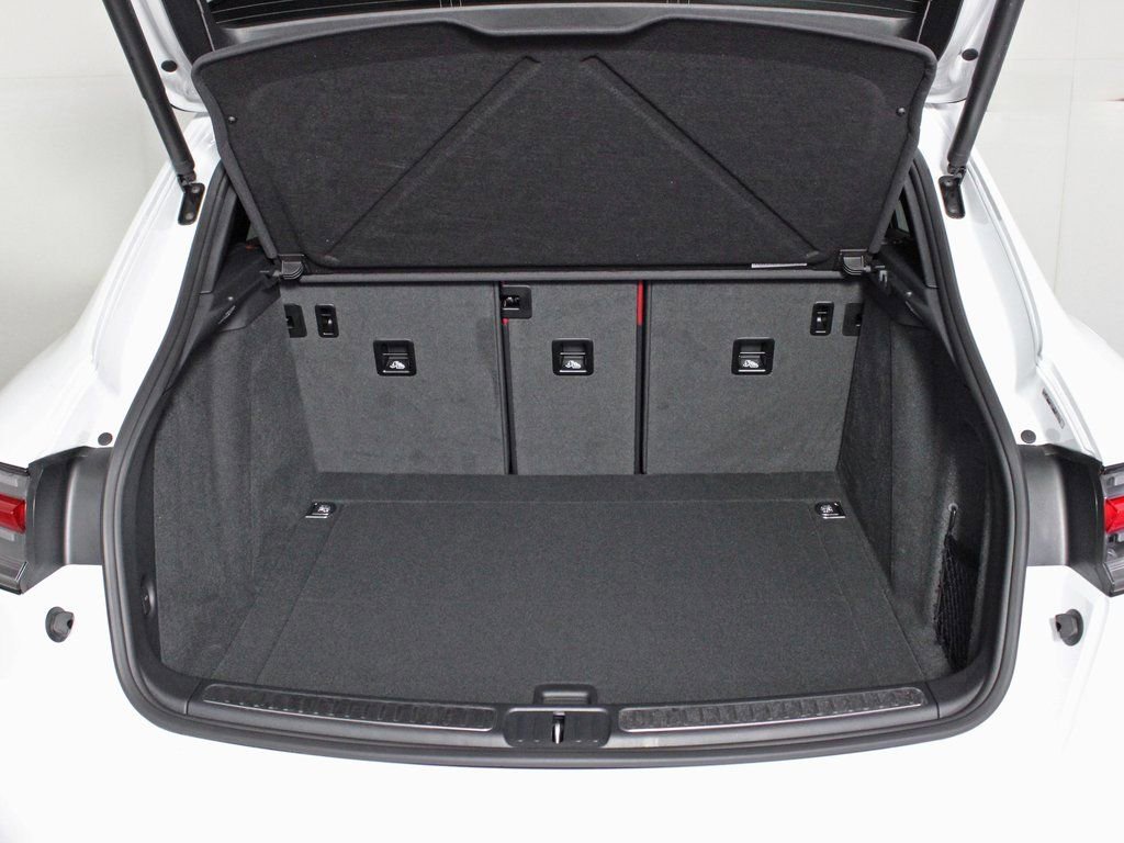 Certified 2025 Porsche Macan image 13