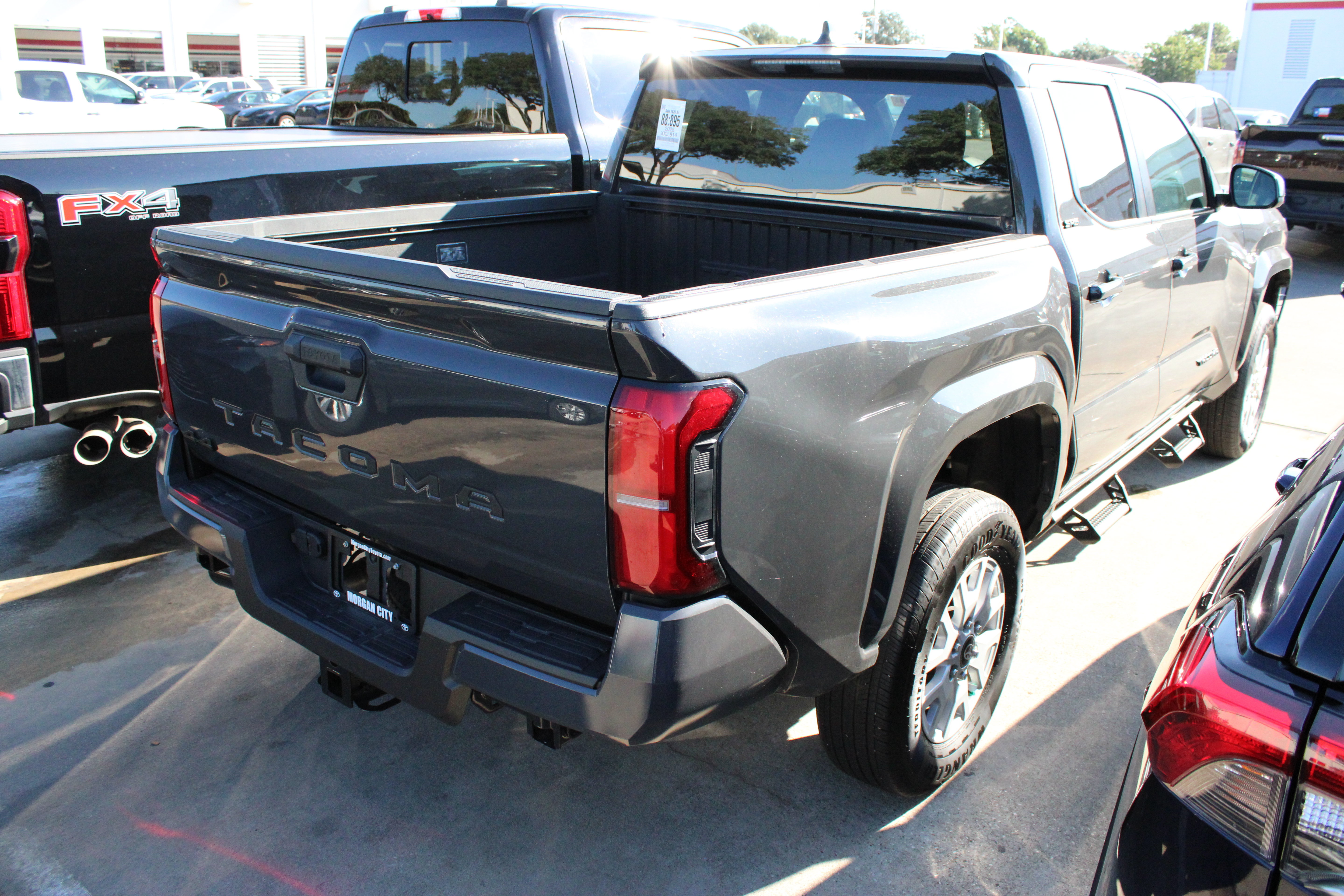 Certified 2025 Toyota Tacoma SR5 AWD/4WD image 9