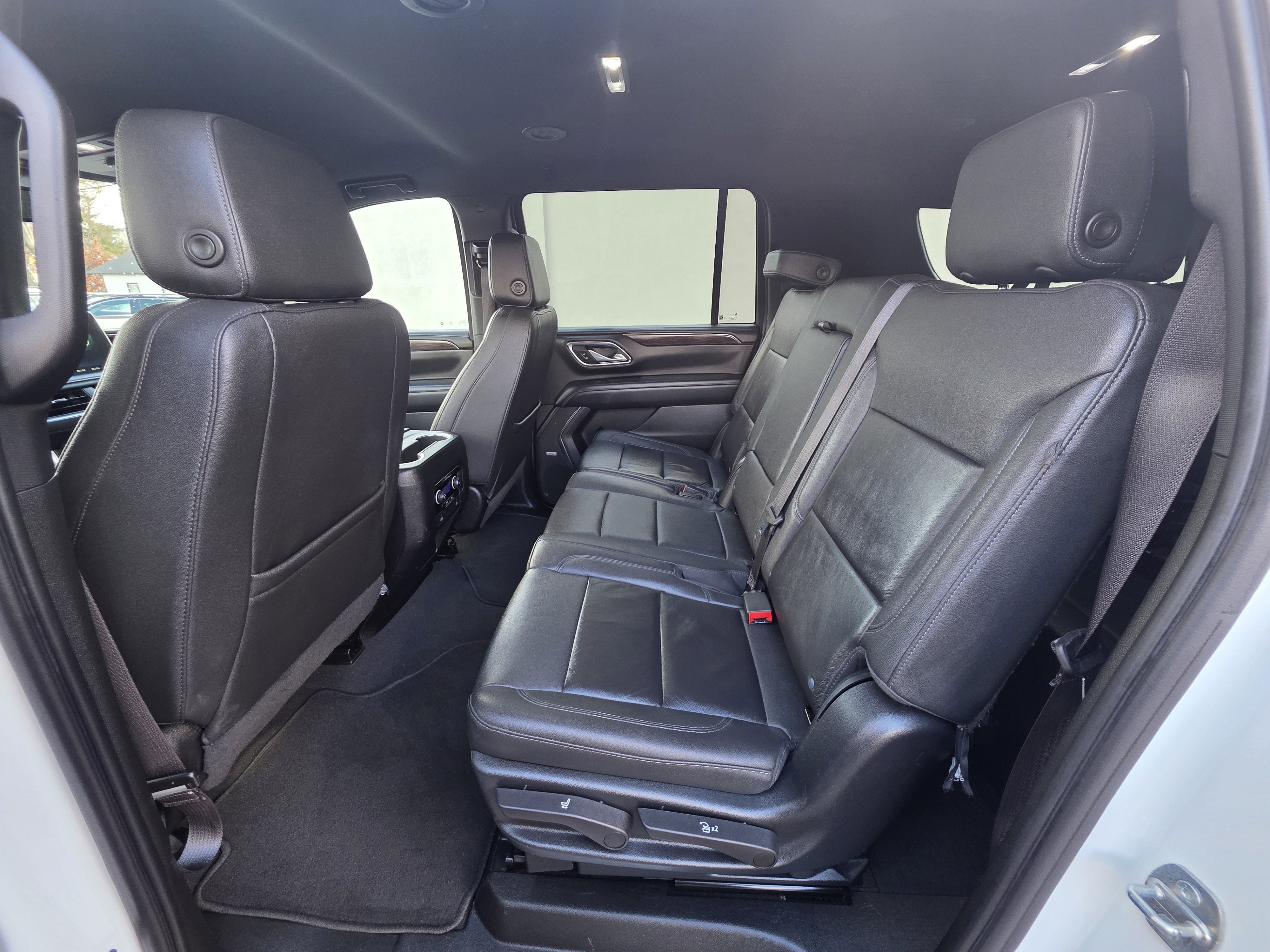 Used 2023 Chevrolet Suburban LT image 21