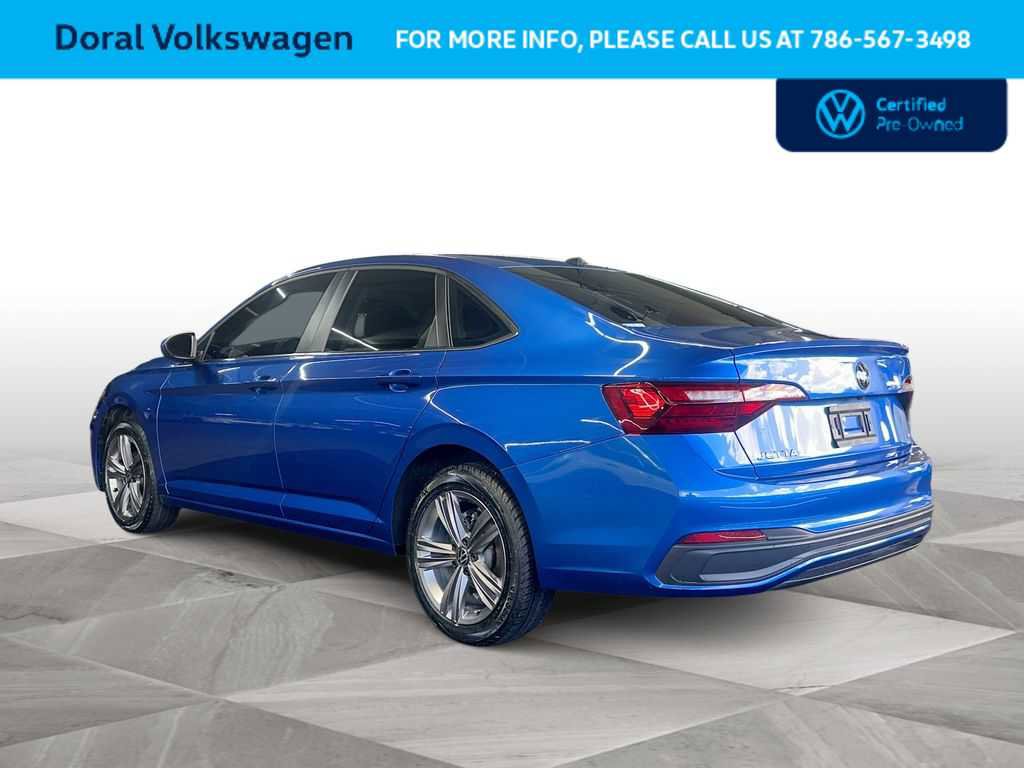 Certified 2023 Volkswagen Jetta SE w/ Panoramic Sunroof Package FWD image 6
