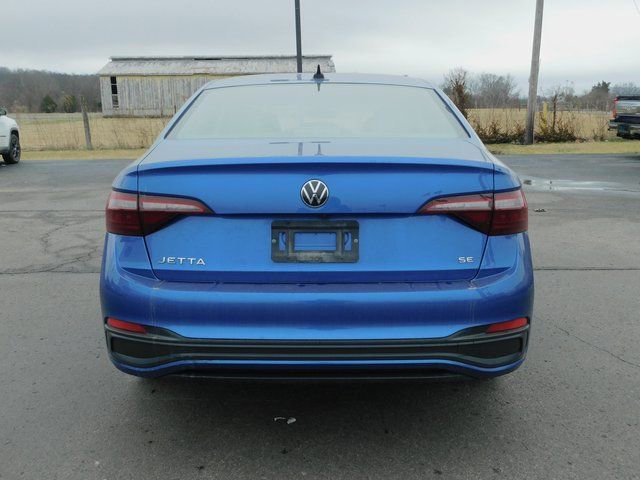 Used 2024 Volkswagen Jetta SE image 8