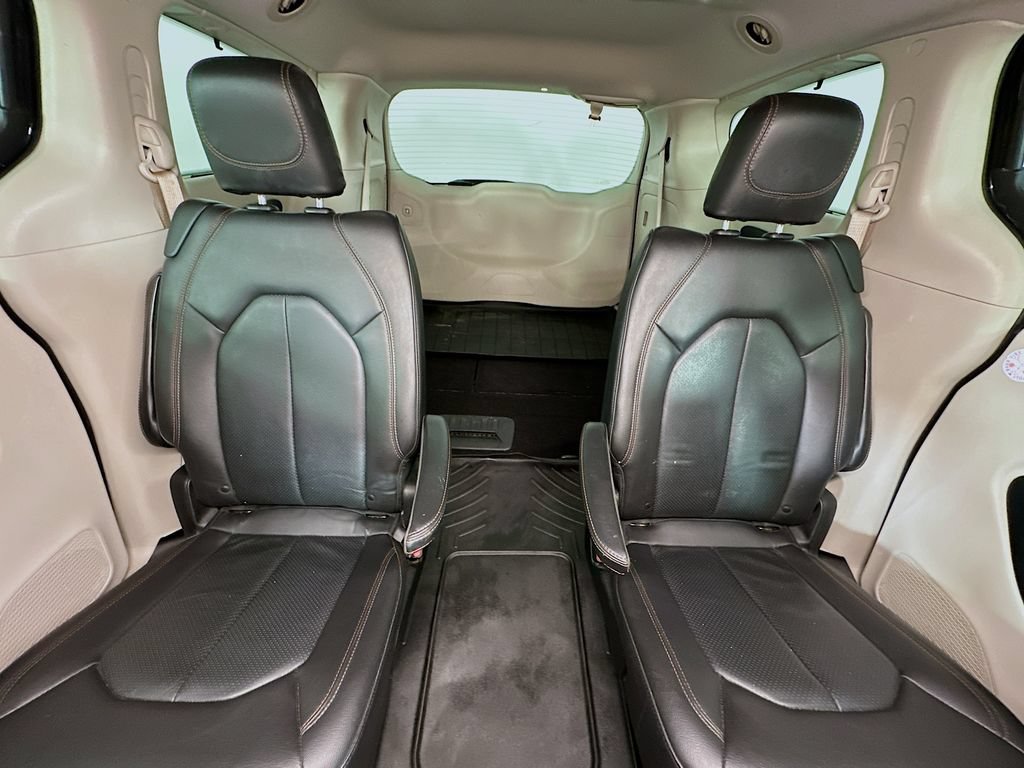 Used 2019 Chrysler Pacifica Touring-L FWD image 13