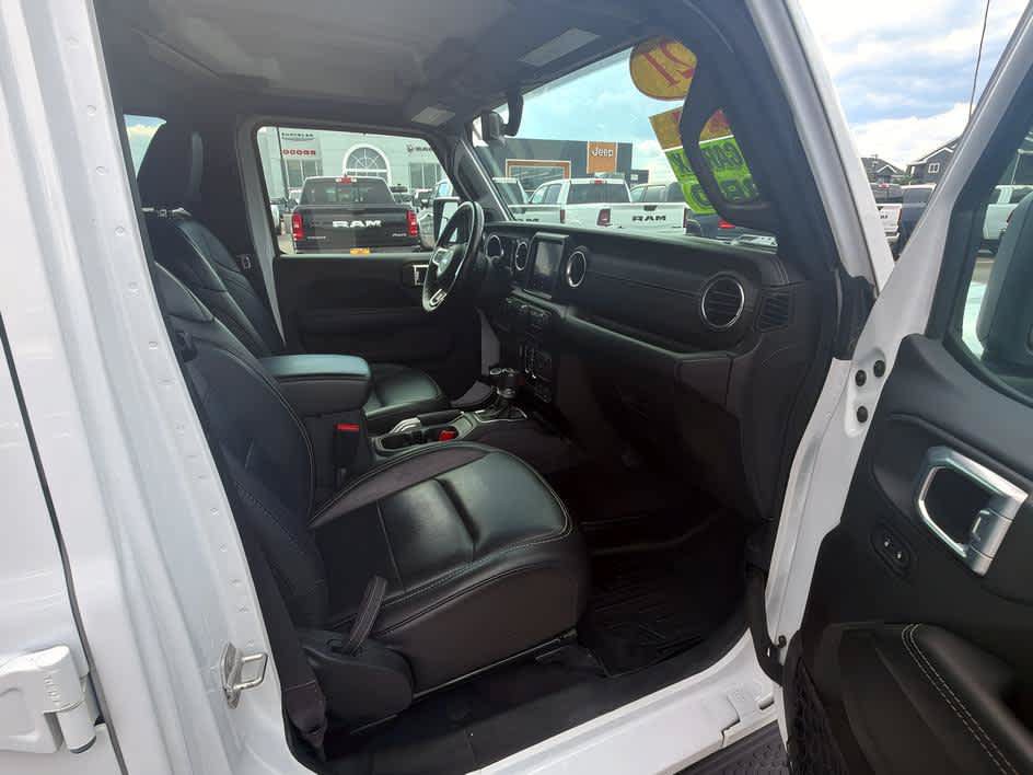 Used 2021 Jeep Wrangler Unlimited Sahara w/ Cold Weather Group AWD/4WD image 30
