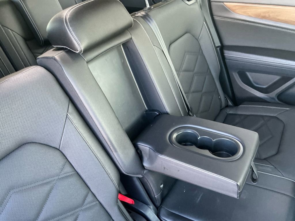 Used 2025 Volkswagen Atlas SE image 22