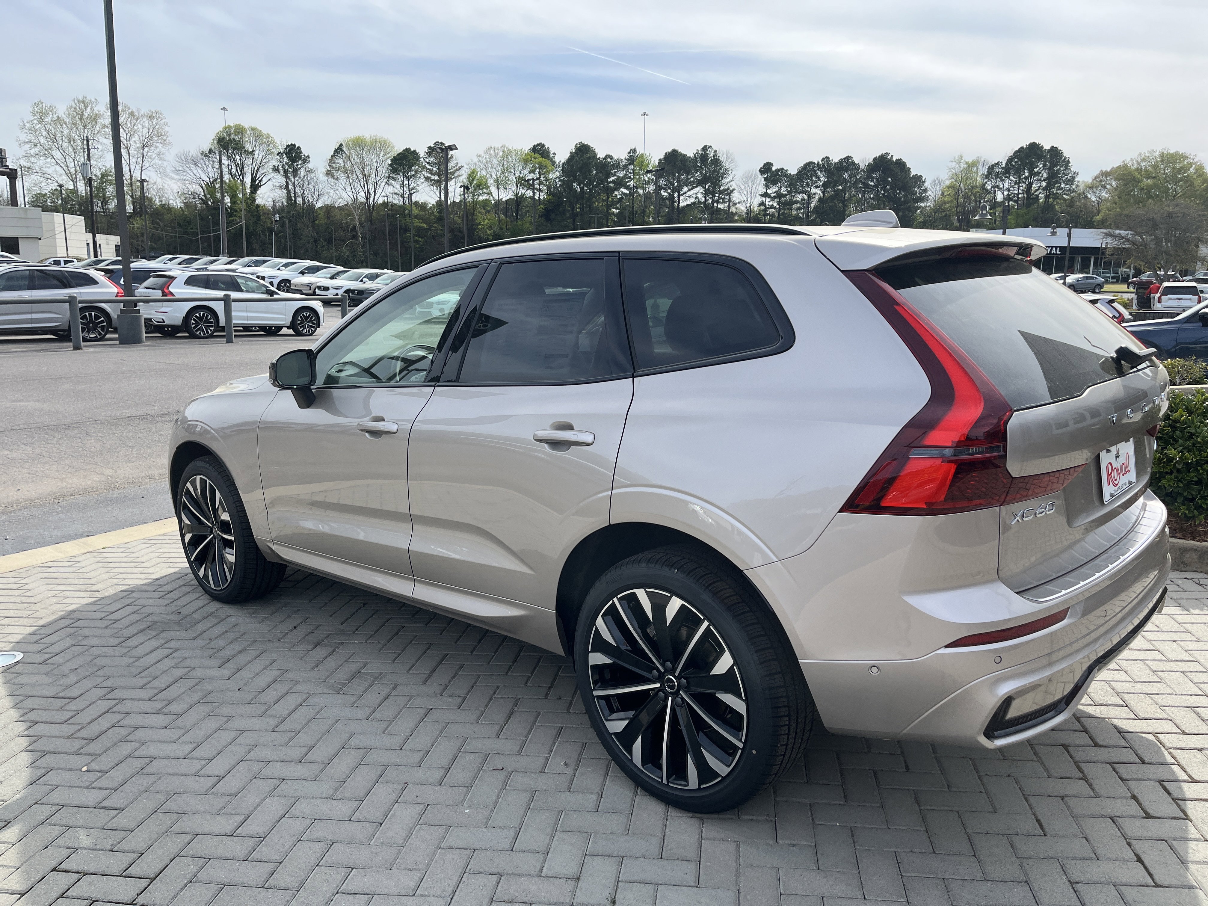 New 2026 Volvo XC60 B5 Ultra w/ Protection Package Premier image 3