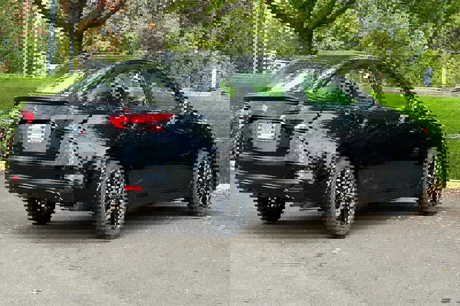 New 2025 Nissan Versa SR w/ Trunk Package image 2