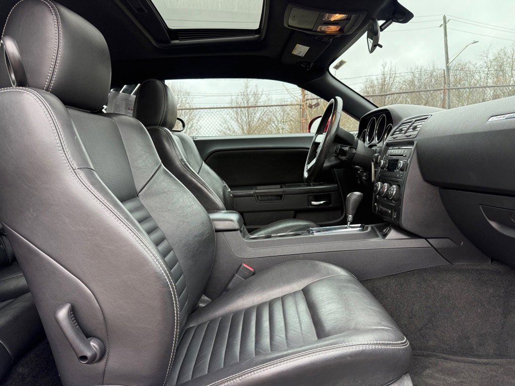 Used 2010 Dodge Challenger SE image 10