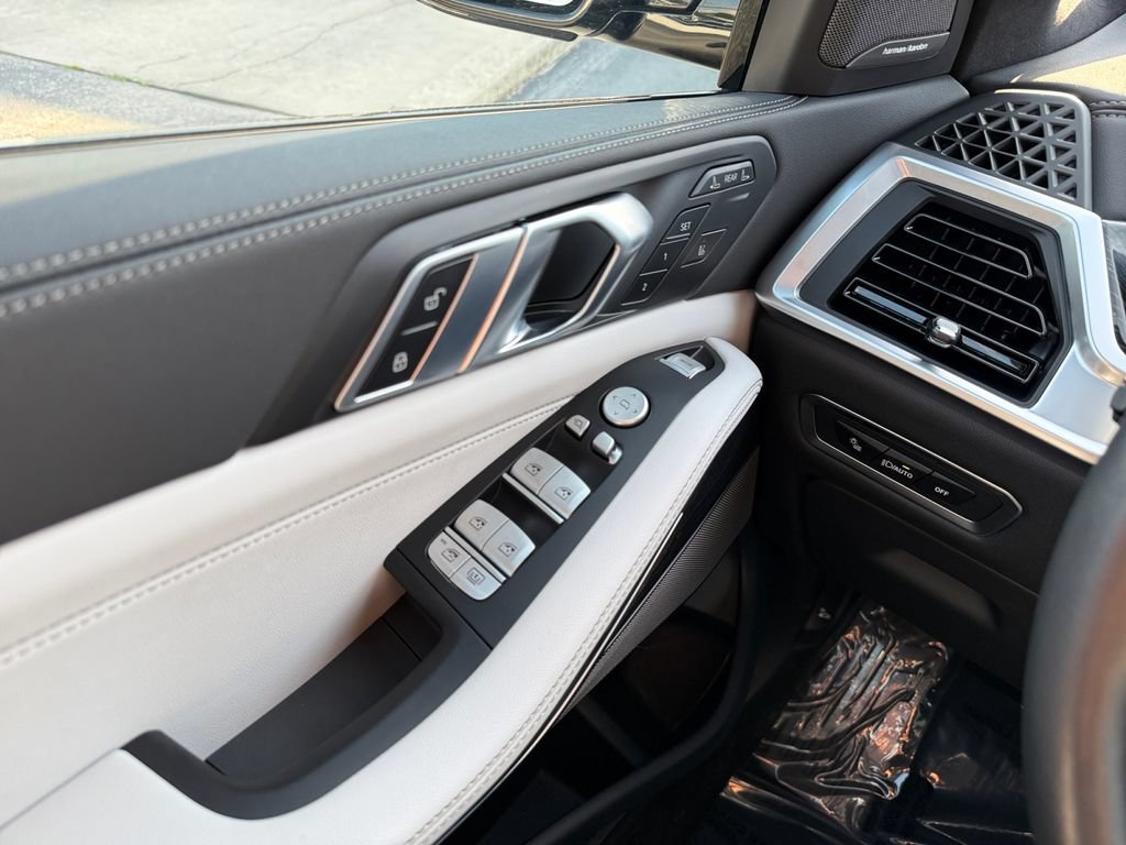 Used 2025 BMW X7 xDrive40i w/ M Sport Package AWD/4WD image 30
