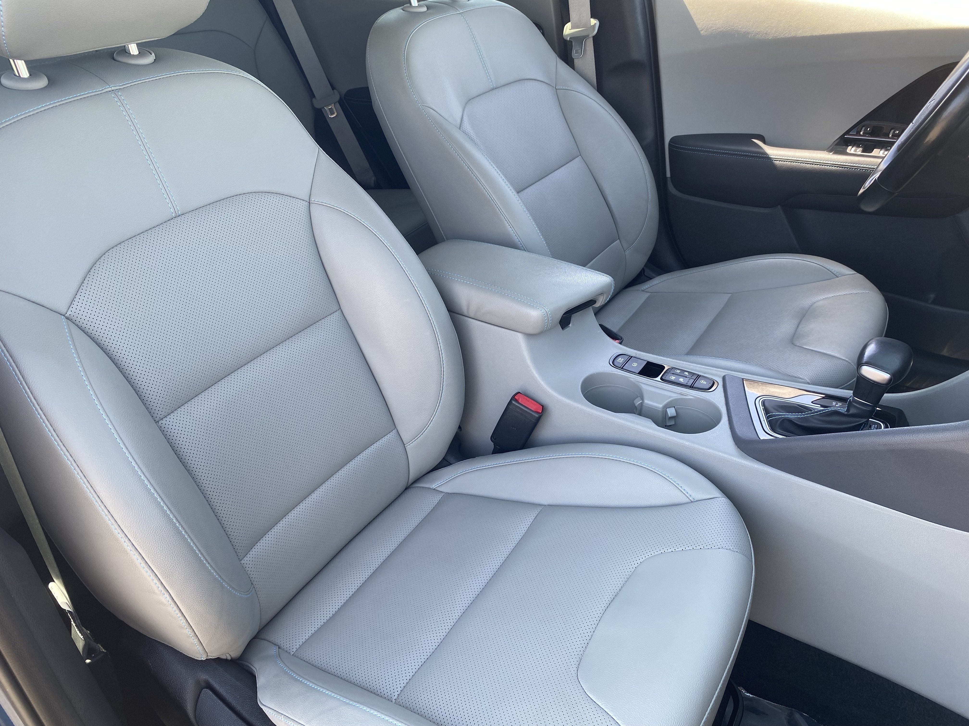 Used 2022 Kia Niro EX Premium FWD image 9