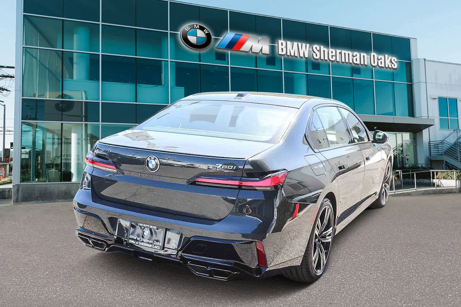 New 2026 BMW 760i xDrive w/ Executive Package image 4