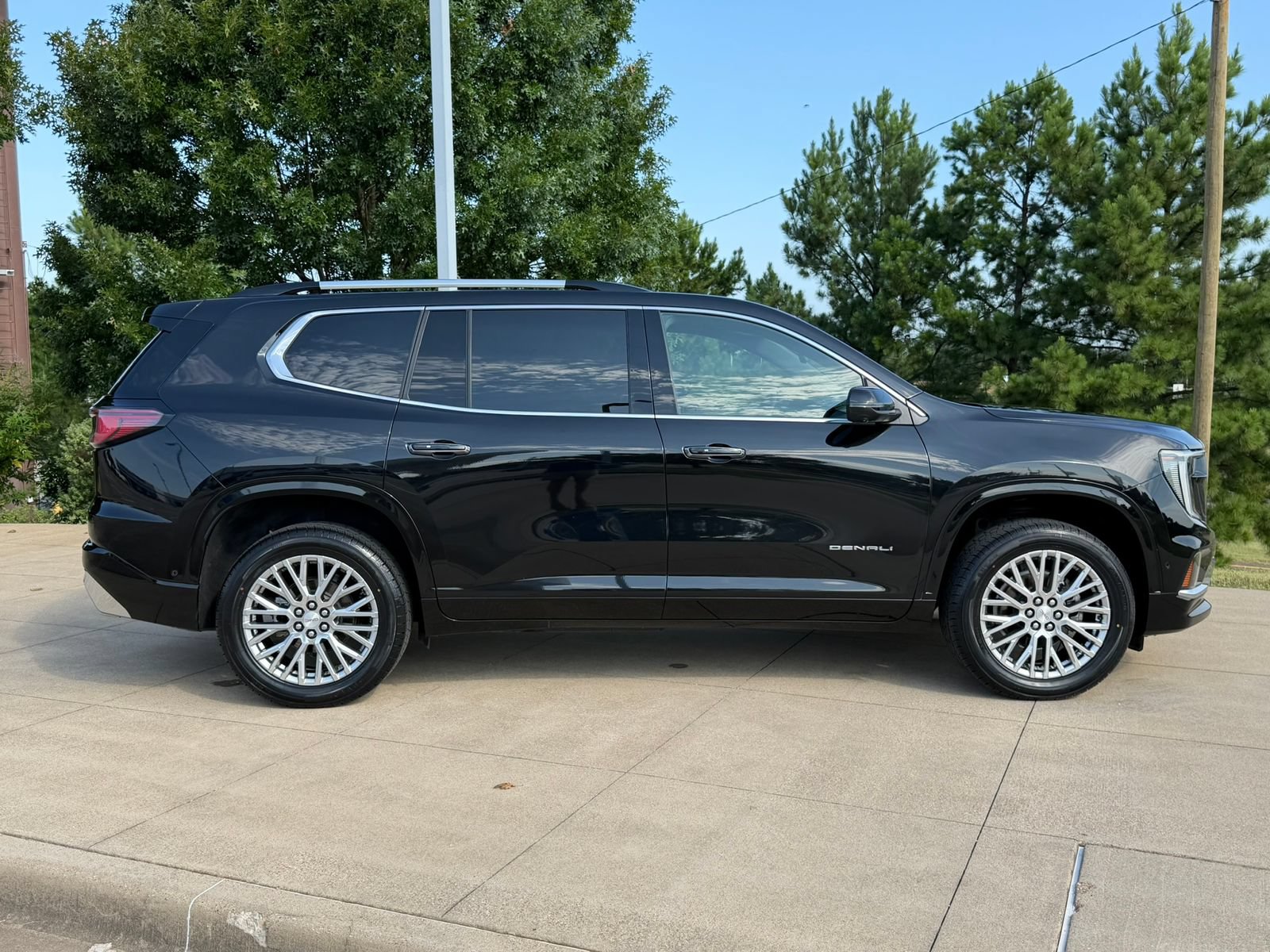 Used 2024 GMC Acadia Denali w/ Super Cruise Package FWD image 7