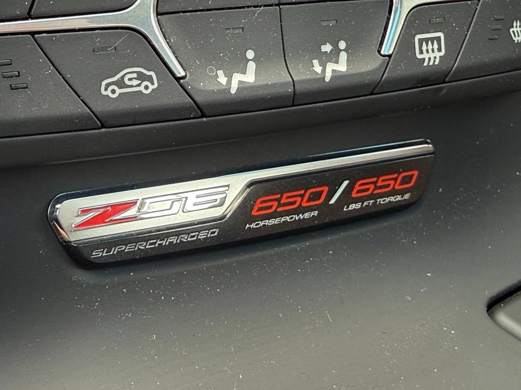 Used 2015 Chevrolet Corvette Z06 w/ 3LZ Preferred Equipment Group RWD image 19