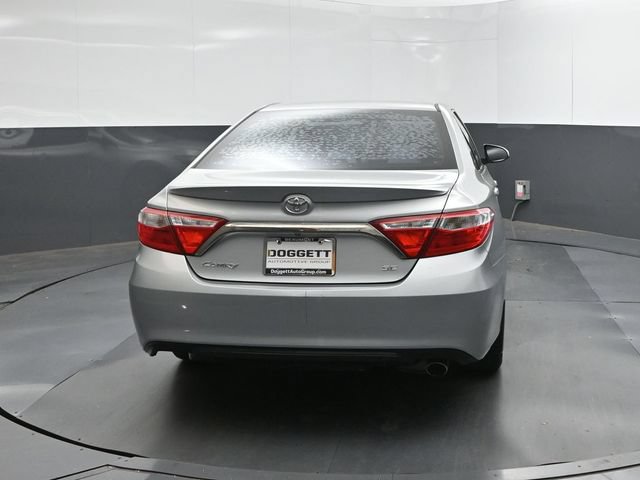 Used 2017 Toyota Camry SE FWD image 5