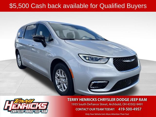 New 2026 Chrysler Pacifica Select