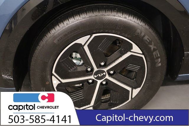 Used 2025 Kia Niro SX image 9