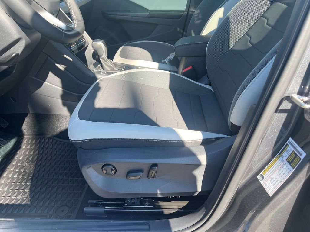 New 2025 Volkswagen Taos SE image 16