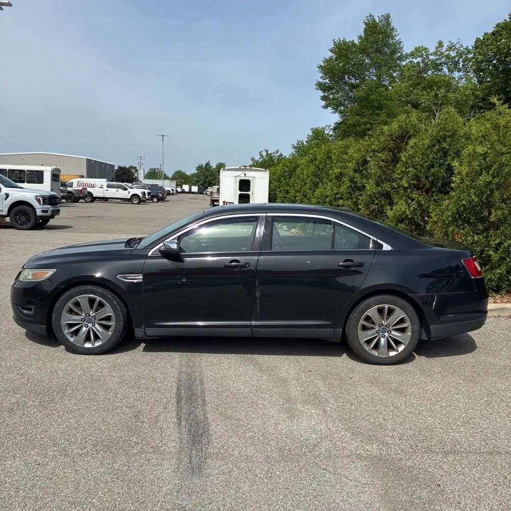 Used 2010 Ford Taurus Limited AWD/4WD image 3