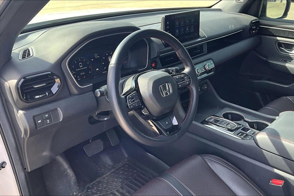 Used 2025 Honda Pilot Black Edition image 15