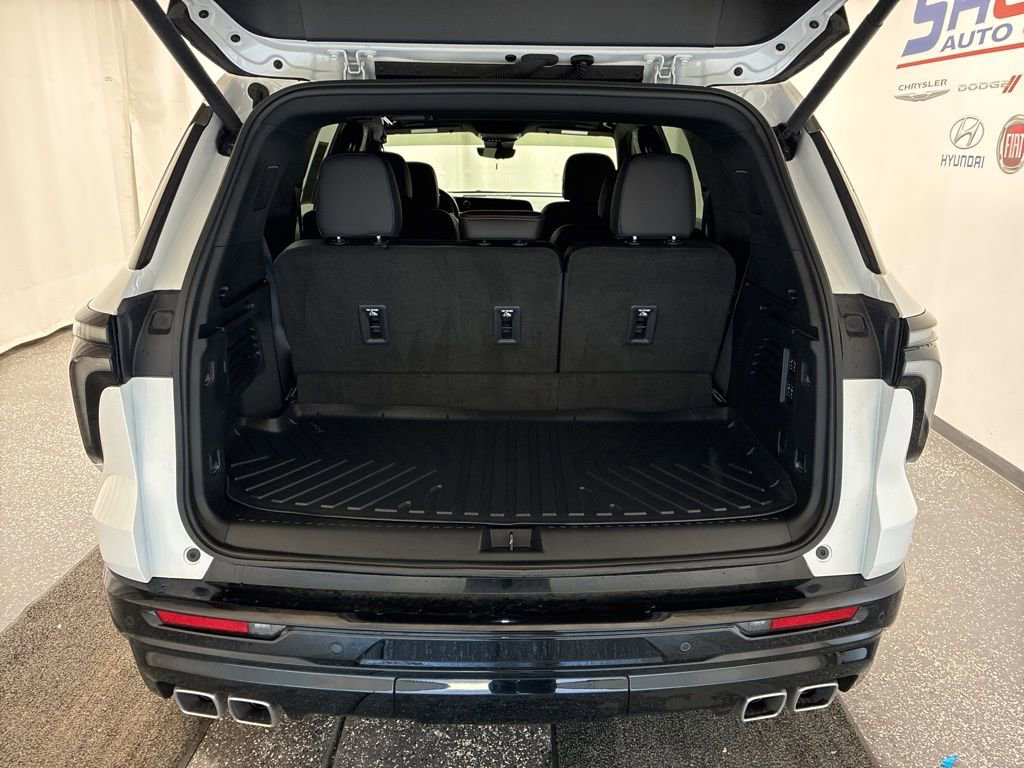 Used 2025 Chevrolet Traverse High Country image 6