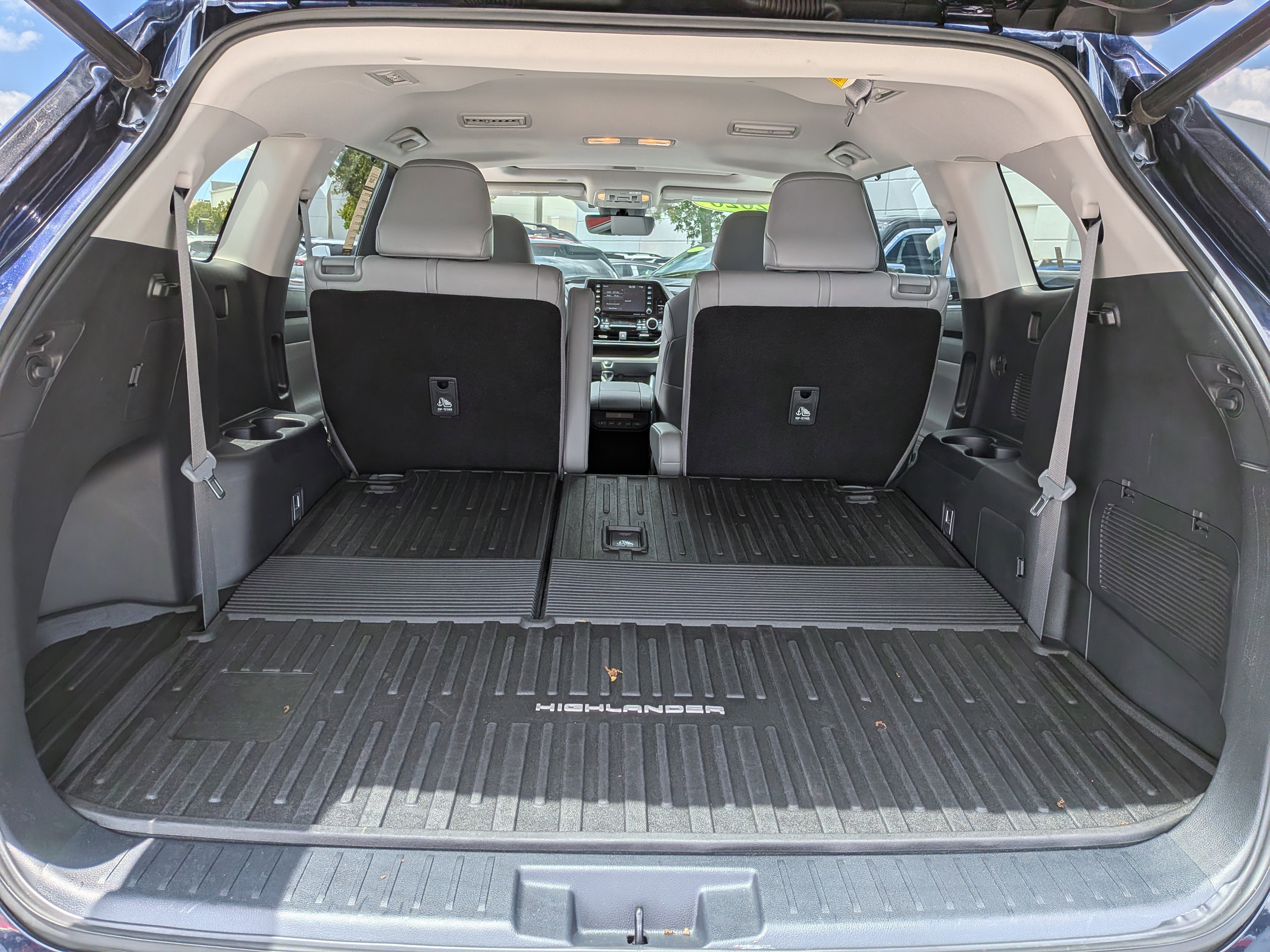 Used 2020 Toyota Highlander XLE AWD/4WD image 13
