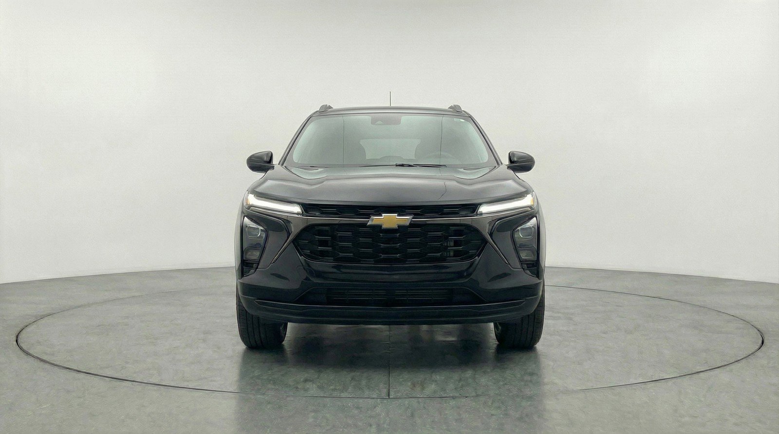 Used 2025 Chevrolet Trax LT FWD image 2
