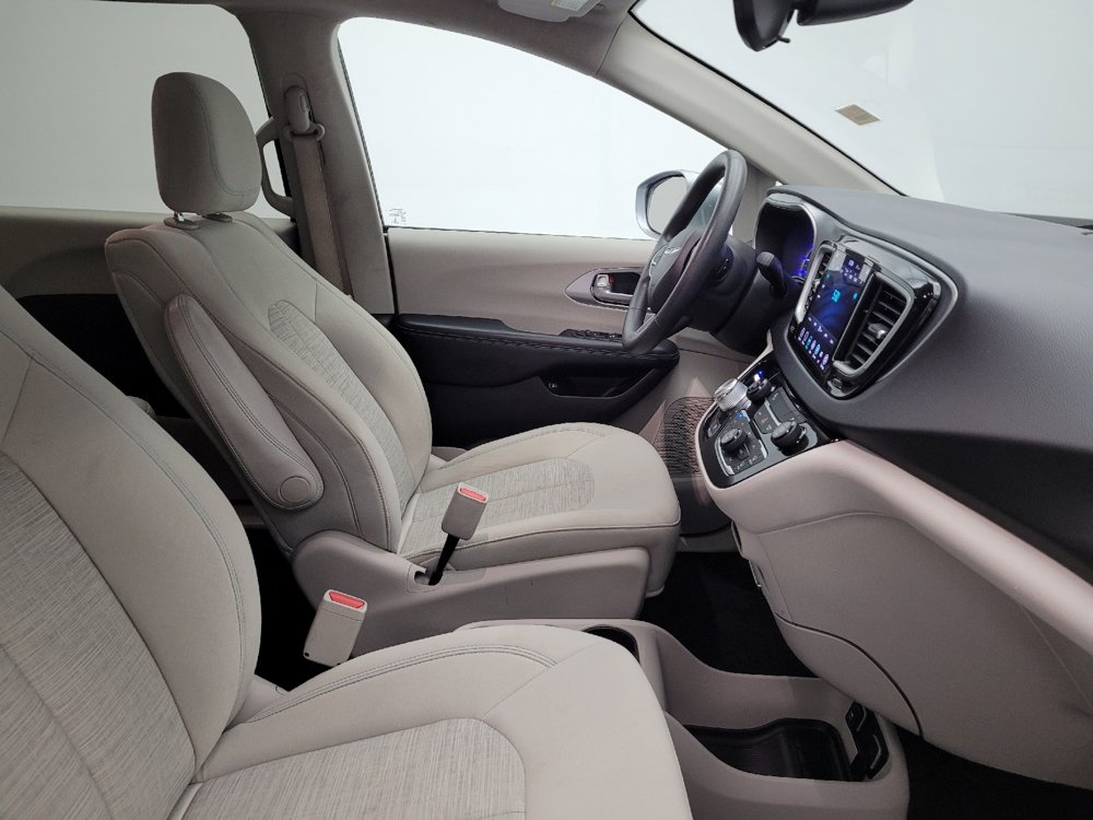 Used 2018 Chrysler Pacifica Touring Plus FWD image 21