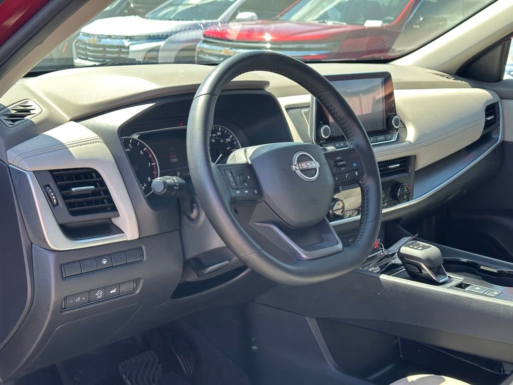 Used 2025 Nissan Rogue SV AWD/4WD image 20
