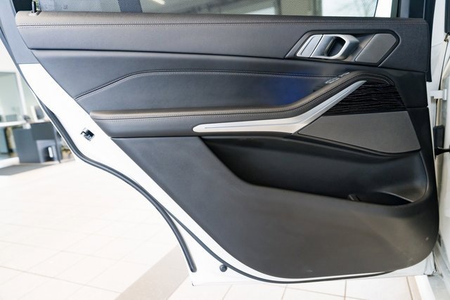 Used 2022 BMW X7 M50i w/ Cold Weather Package image 27