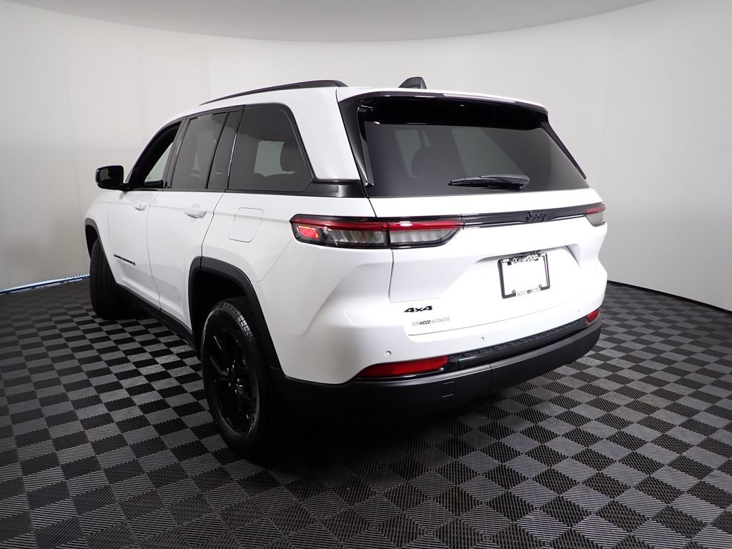 Used 2025 Jeep Grand Cherokee Altitude AWD/4WD image 13