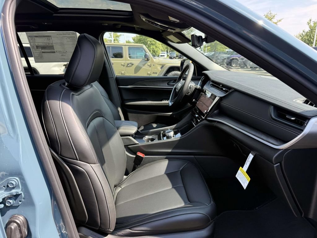 New 2027 Jeep Grand Cherokee Limited AWD/4WD image 15