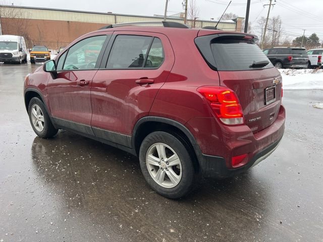 Used 2022 Chevrolet Trax LT w/ LT Convenience Package image 6