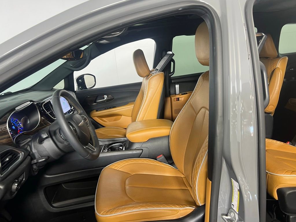 Used 2023 Chrysler Pacifica Pinnacle image 23