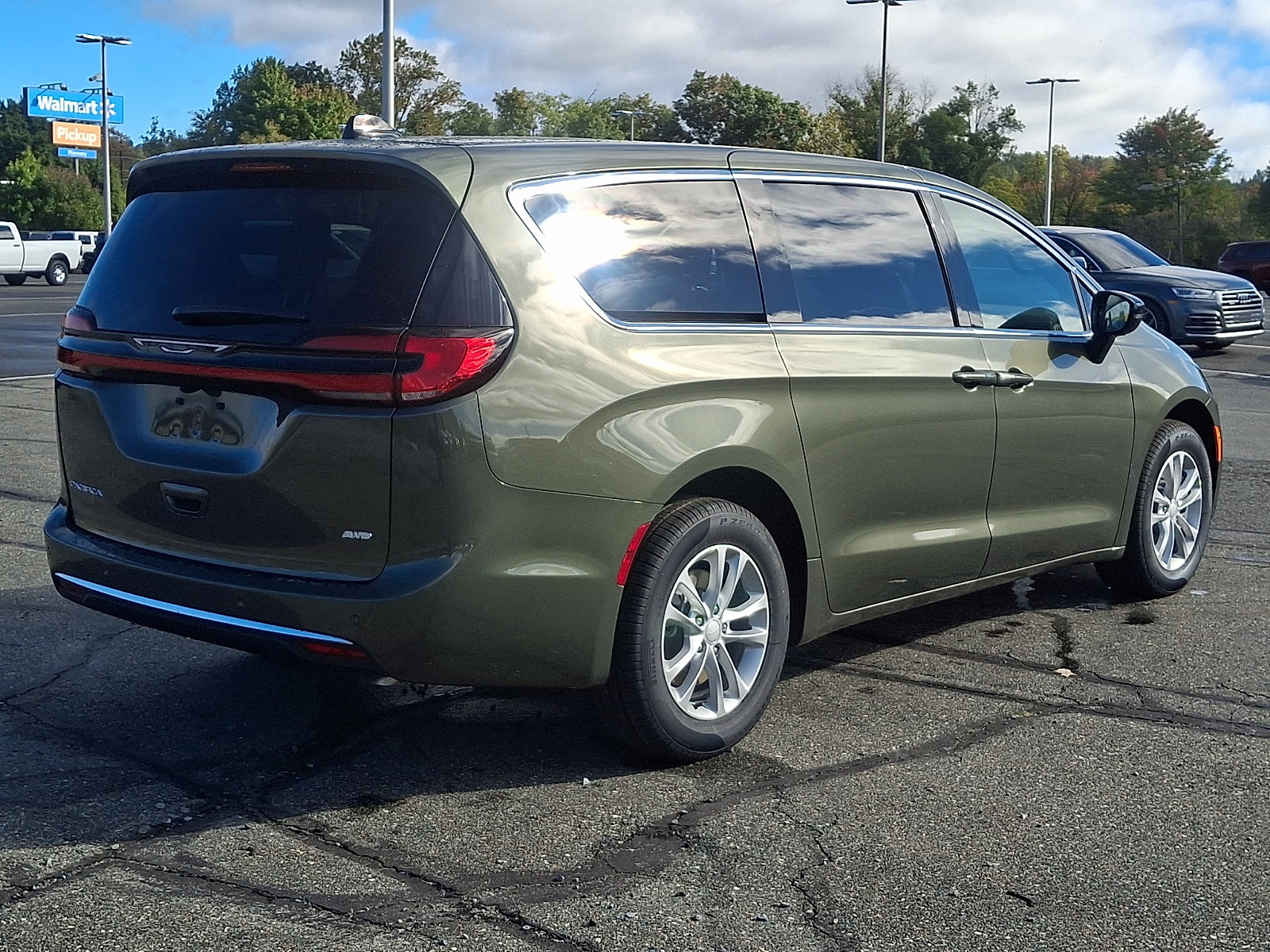 New 2027 Chrysler Pacifica Select AWD/4WD image 4