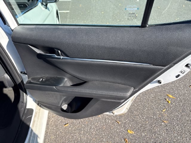Used 2019 Toyota Camry XLE w/ Navigation Package FWD image 16