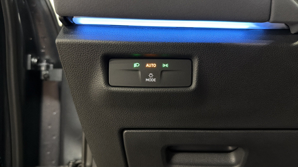 Certified 2025 Volkswagen Tiguan SE FWD image 20