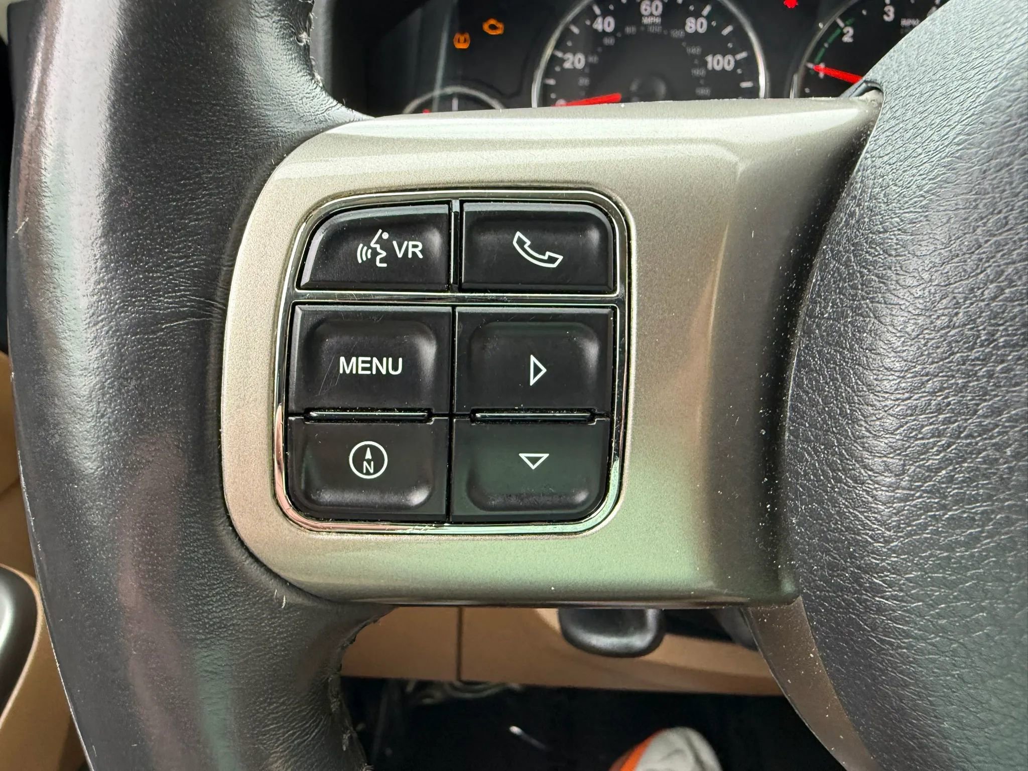 Used 2012 Jeep Liberty Limited RWD image 12