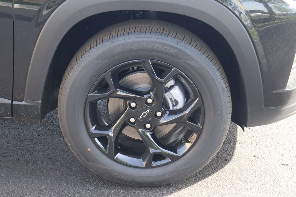 New 2026 Chevrolet Trax LT w/ Sunroof Package FWD image 11