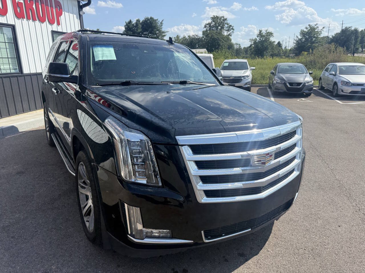 Used 2017 Cadillac Escalade Luxury AWD/4WD image 4