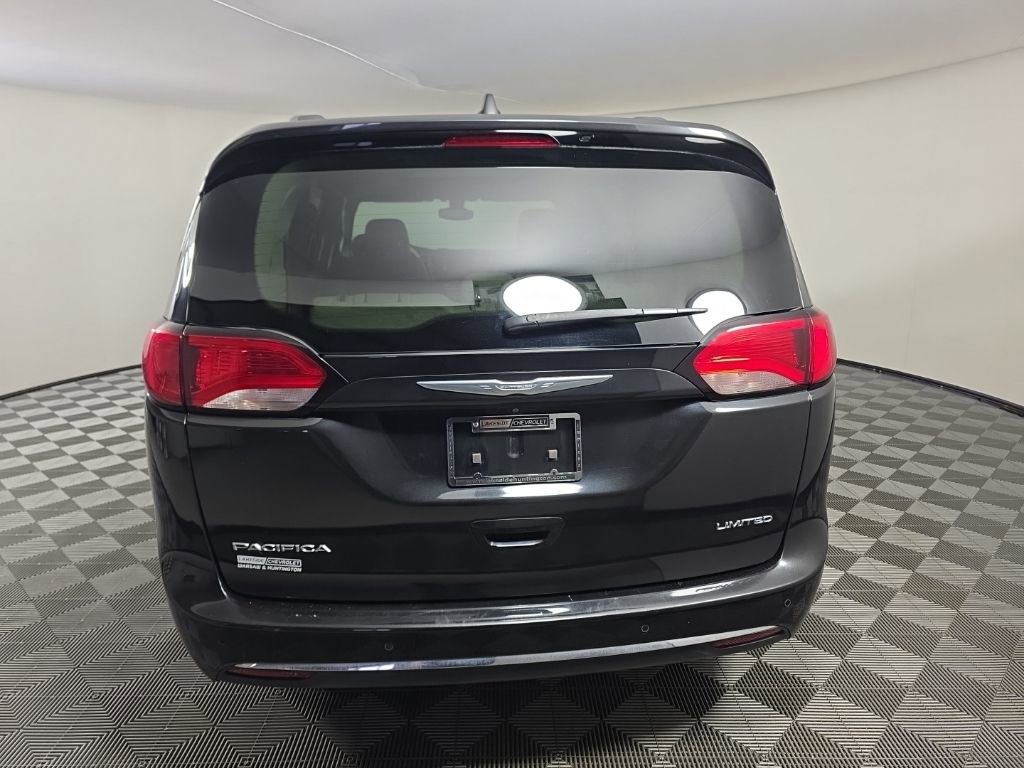 Used 2017 Chrysler Pacifica Limited image 4