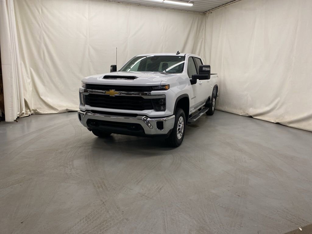 Used 2024 Chevrolet Silverado 2500 LT image 2